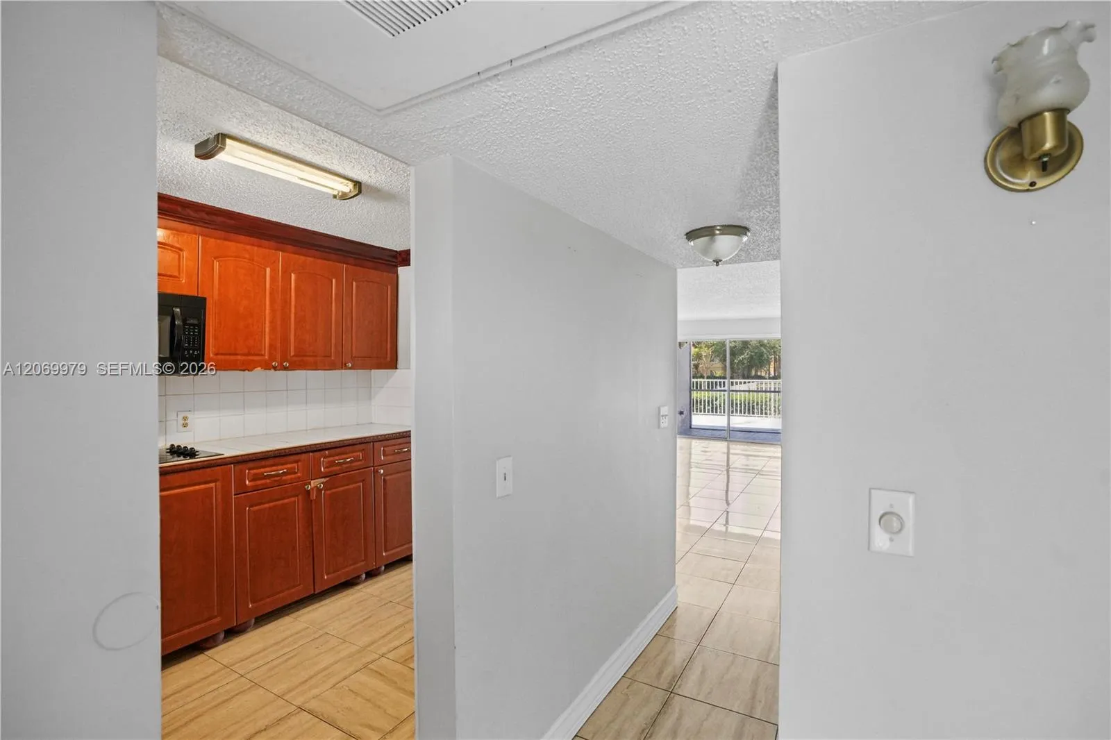 En Venta 661 N University Drive 1-103, Pembroke Pines, FL 33024, Pembroke Pines, FL 33024