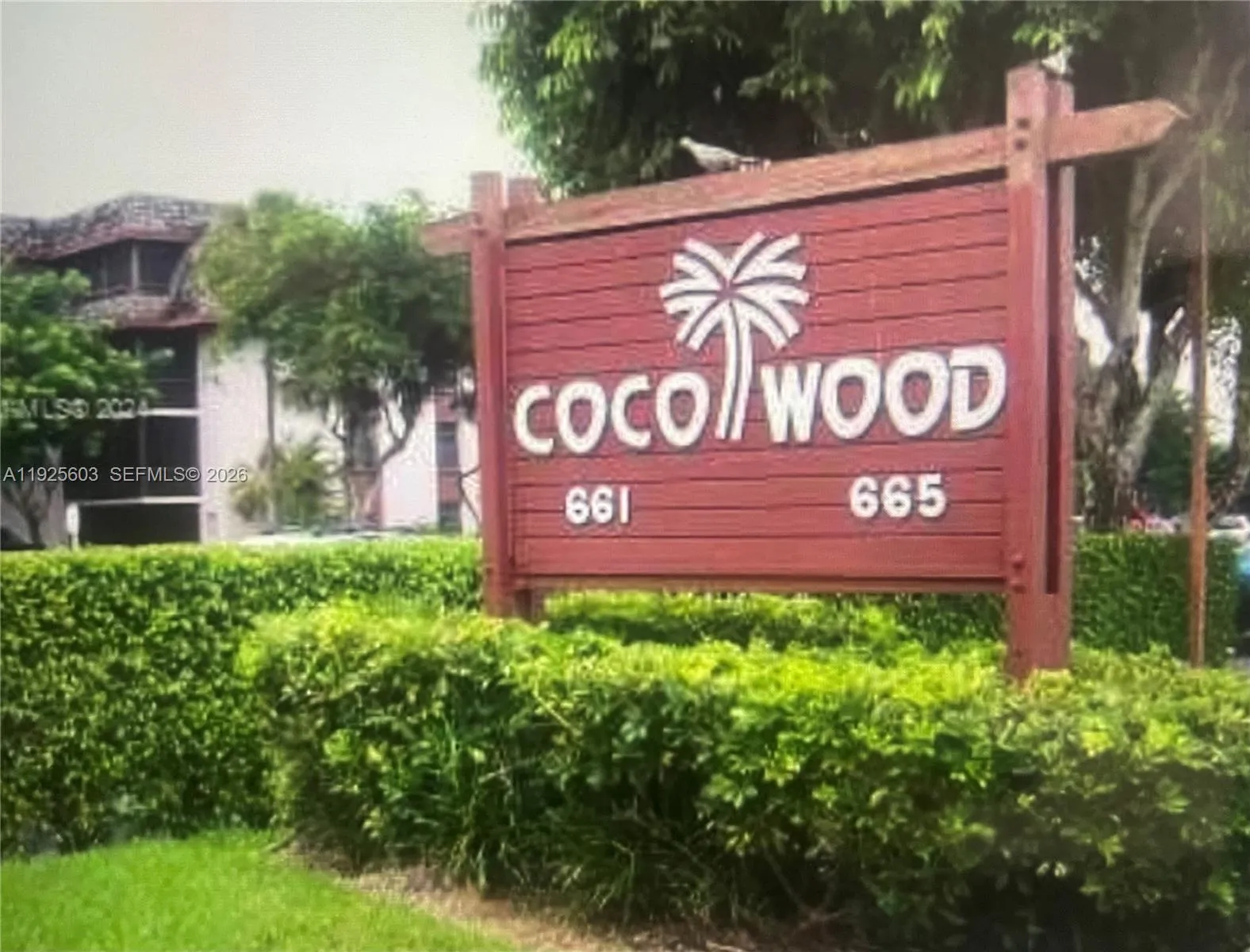 Foto de propiedad en 661 NE 195th Street 309, Miami, FL 33179 Miami con MLS# 