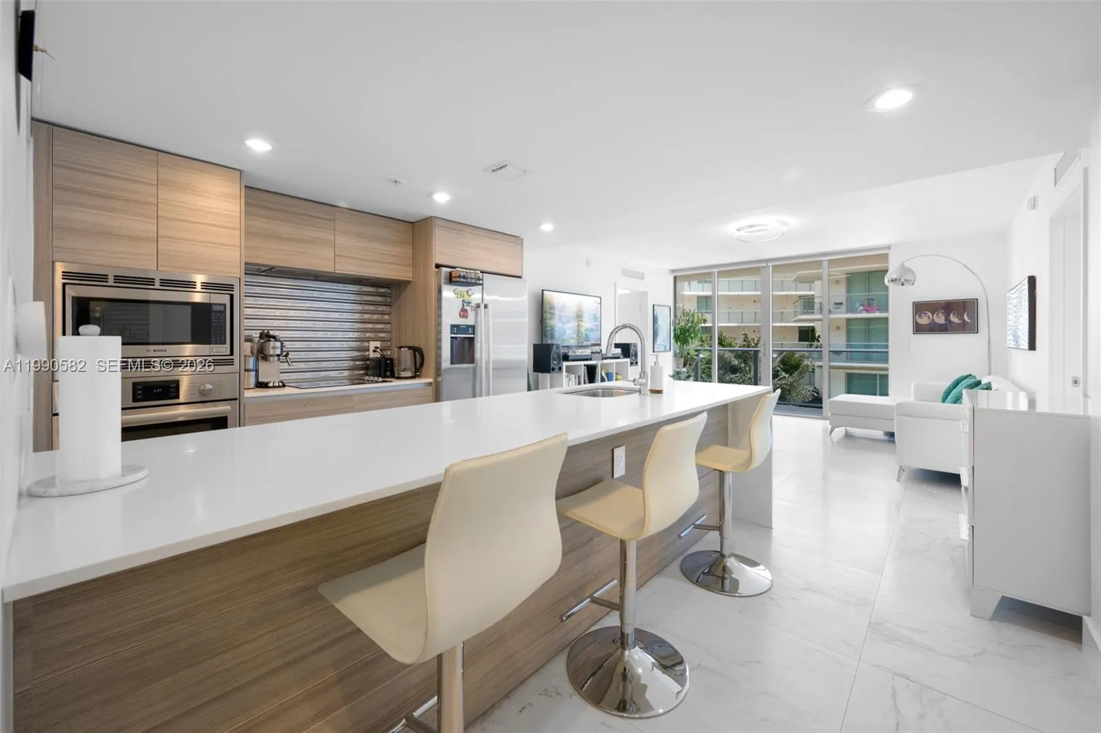 Foto de propiedad en 6610 Indian Creek Drive 406, Miami Beach, FL 33141 Miami Beach con MLS# 