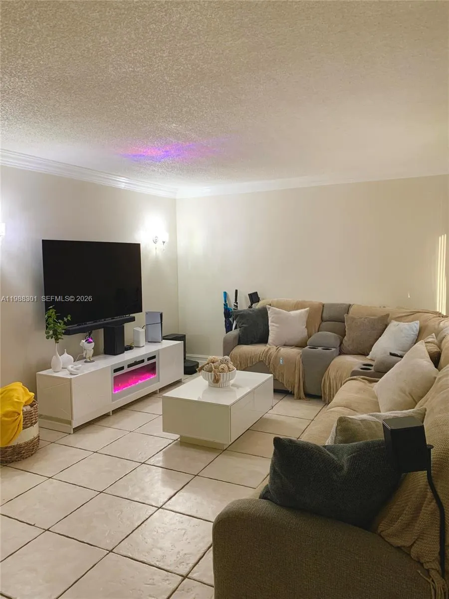 Vendido 6611 SW 41st Place 48, Davie, FL 33314, Davie, FL 33314