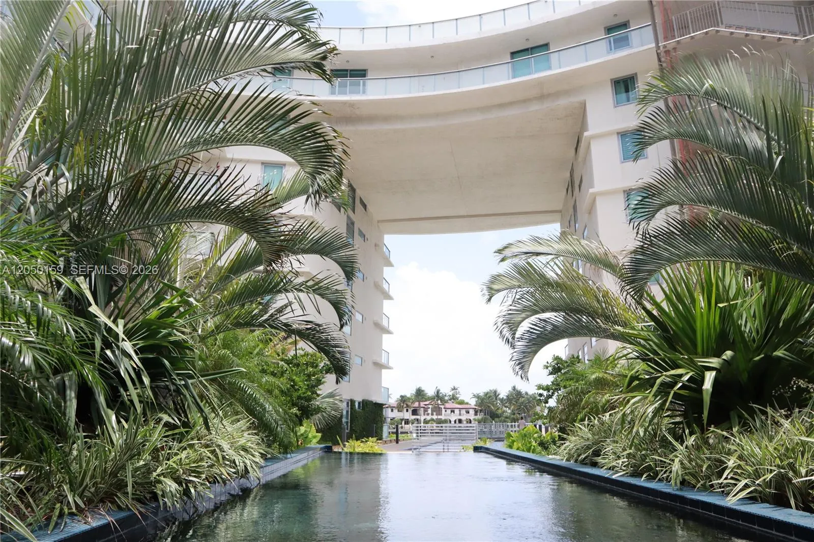 Foto de propiedad en 6620 Indian Creek Drive 302, Miami Beach, FL 33141 Miami Beach con MLS# 