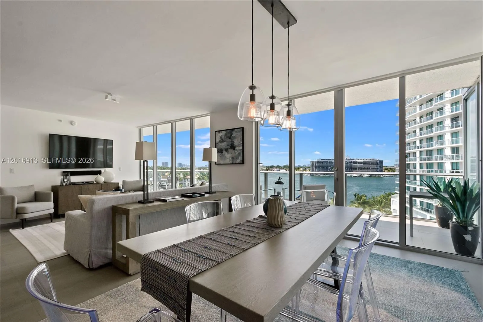 Foto de propiedad en 6620 Indian Creek Drive PH-712, Miami Beach, FL 33141 Miami Beach con MLS# 