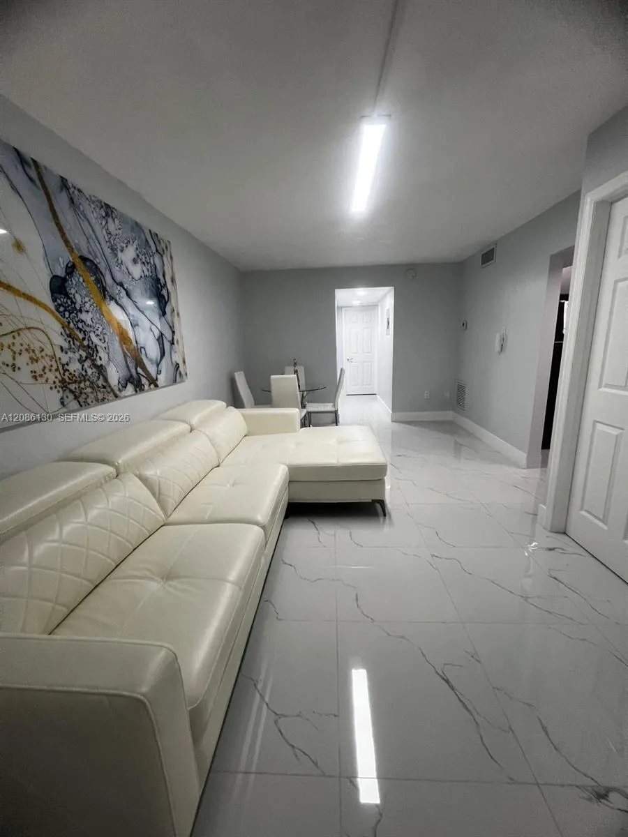 En Venta 6620 W 2nd Court 103, Hialeah, FL 33012, Hialeah, FL 33012