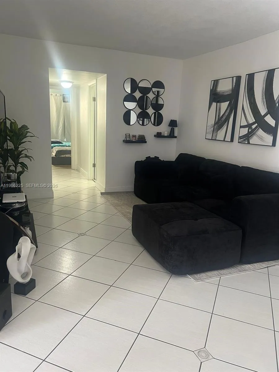 Foto de propiedad en 6620 W 2nd Court 407, Hialeah, FL 33012 Hialeah con MLS# 