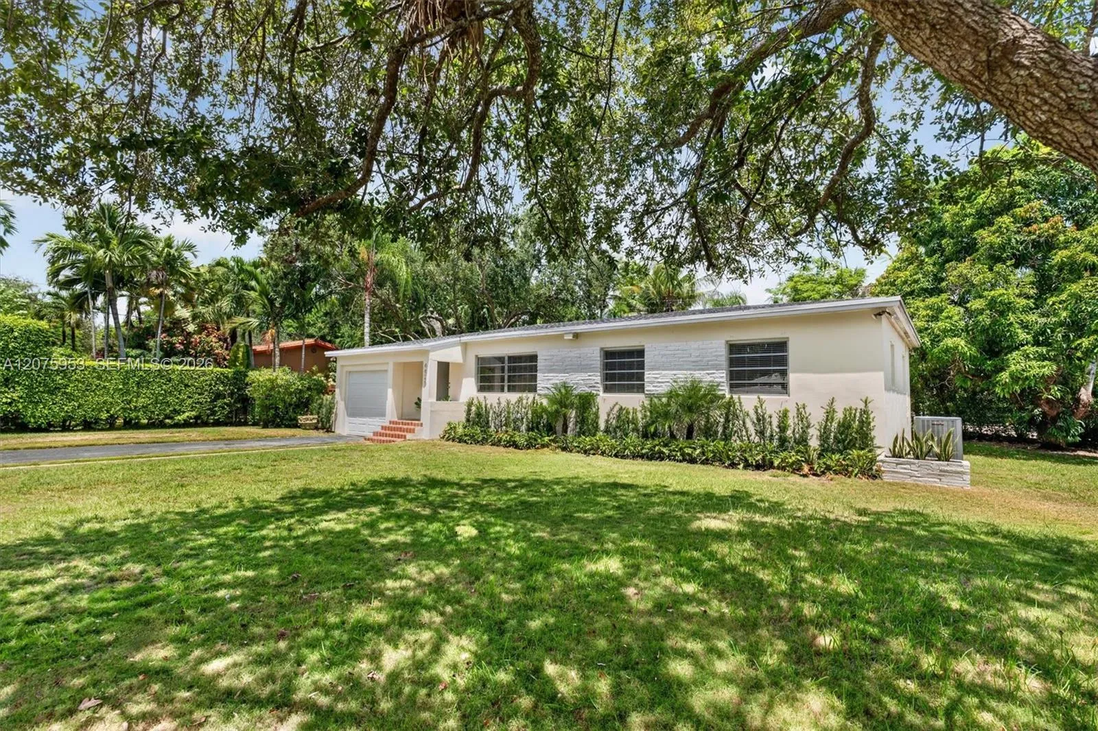Foto de propiedad en 6629 SW 65th Street, South Miami, FL 33143 South Miami con MLS# 