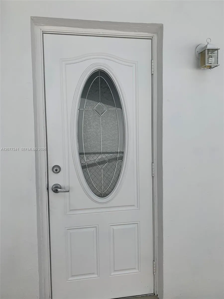 Foto de propiedad en 664 Bird Road Rear, Coral Gables, FL 33146 Coral Gables con MLS# 