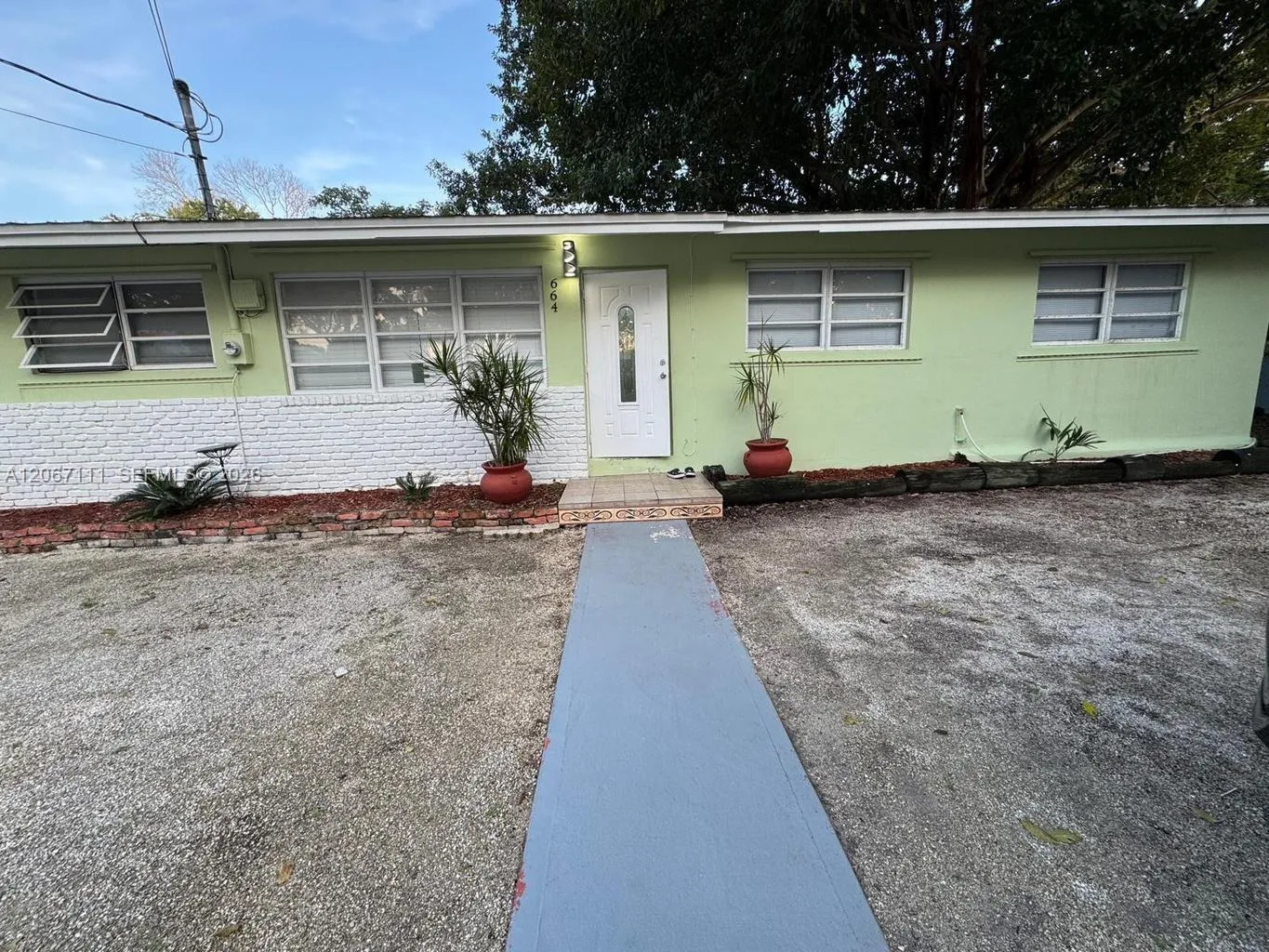 Foto de propiedad en 664 Colson Drive, Key Largo, FL 33037 Key Largo con MLS# 