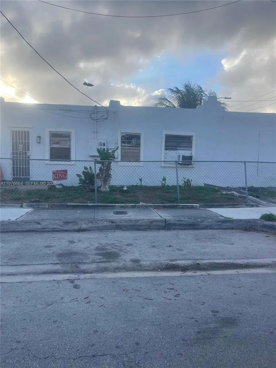 Foto de propiedad en 664 NW 77th Street, Miami, FL 33150 Miami con MLS# 