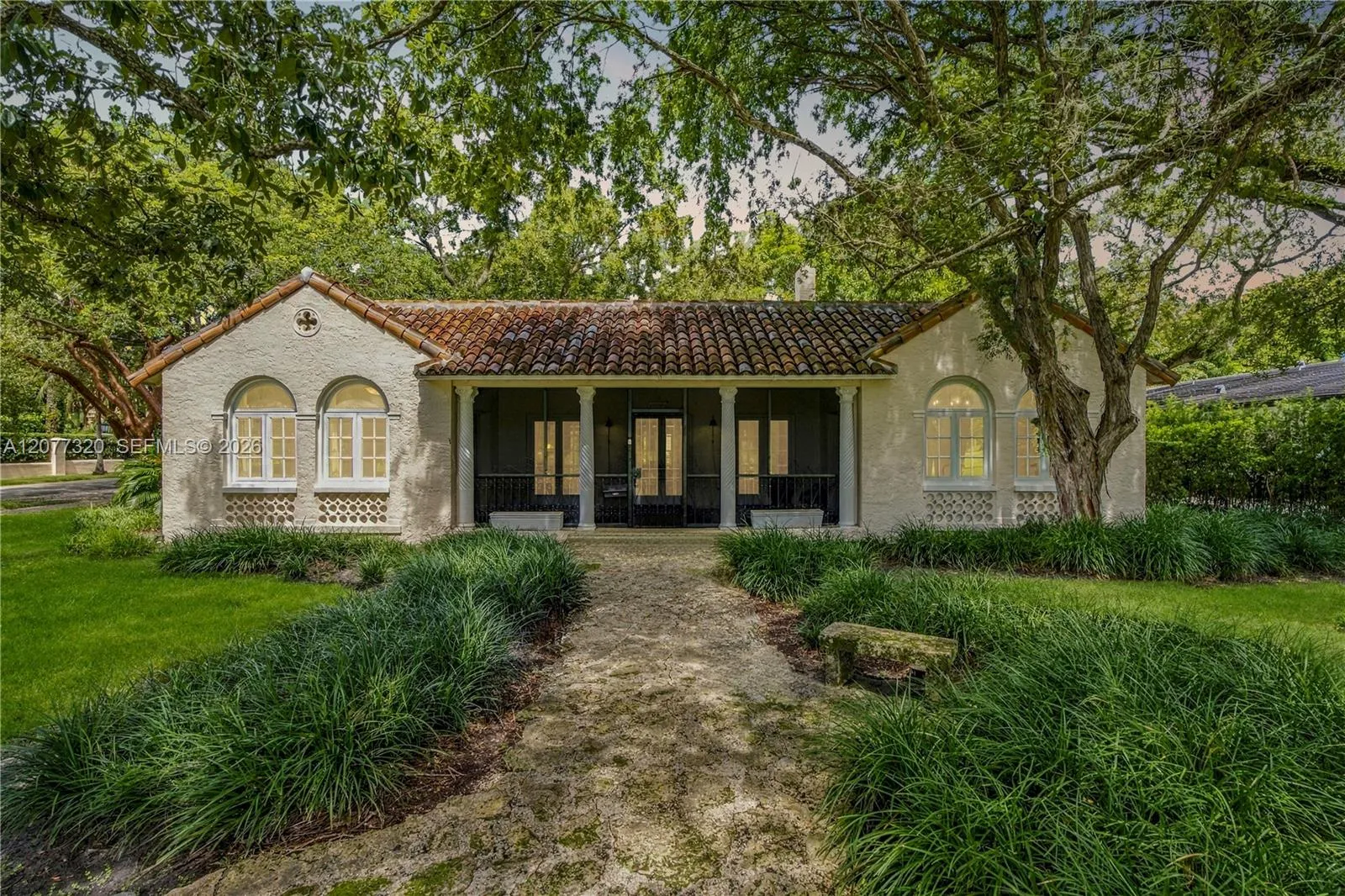 En Venta 665 N Greenway Drive, Coral Gables, FL 33134, Coral Gables, FL 33134
