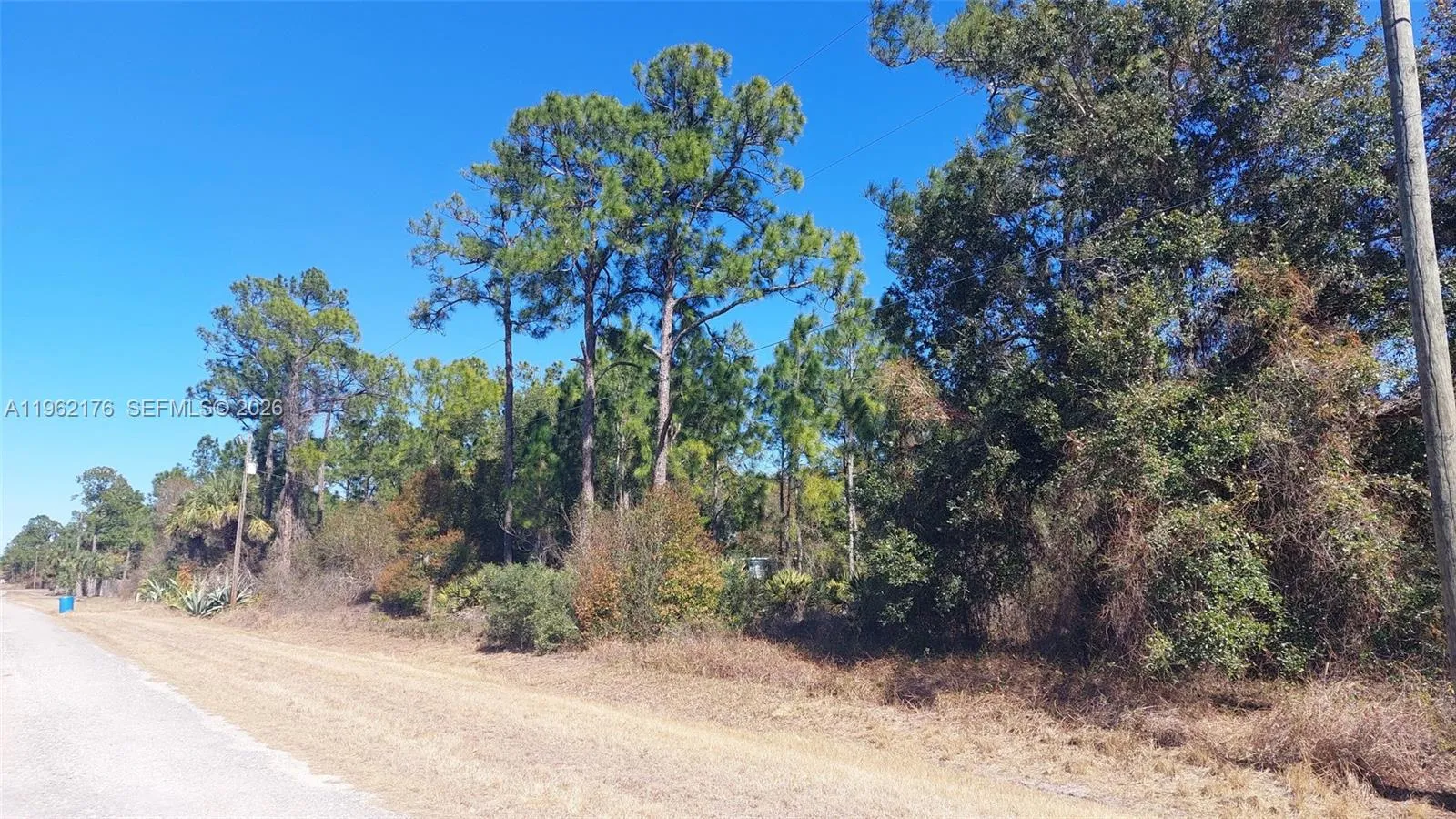 Foto de propiedad en 665 S Palm Street, Clewiston, FL 33440 Clewiston con MLS# 