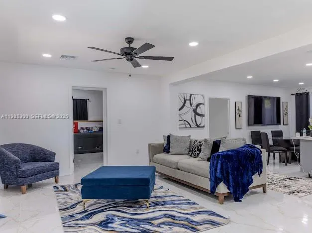 Foto de propiedad en 666 NE 164th Terrace, Miami, FL 33162 Miami con MLS# 