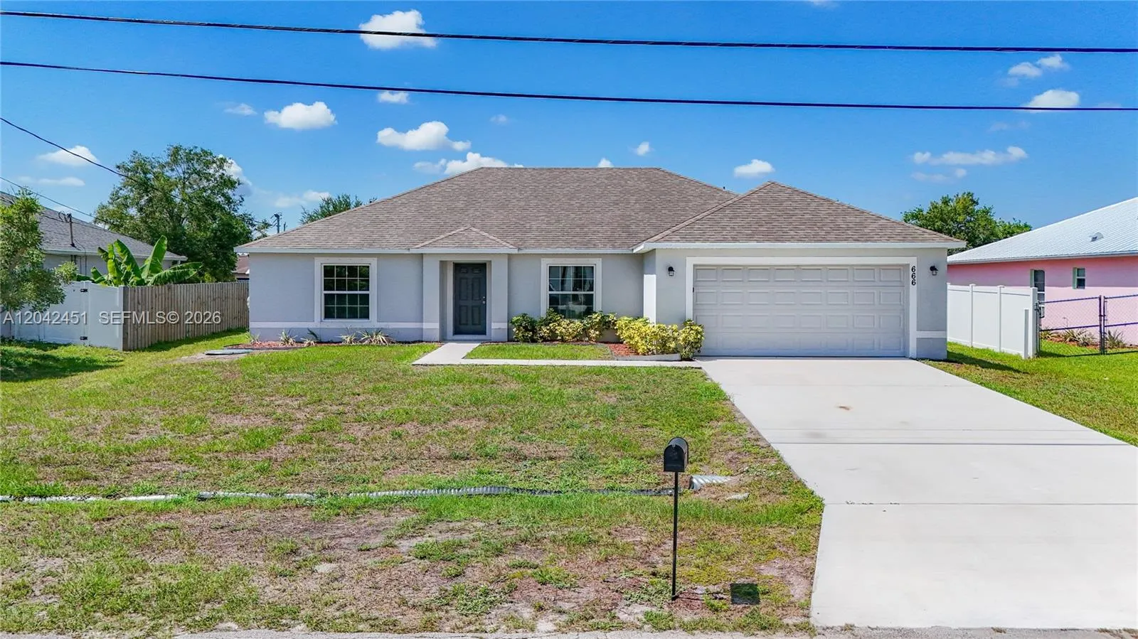 Foto de propiedad en 666 SW Jeanne Avenue, Port St. Lucie, FL 34953 Port St. Lucie con MLS# 