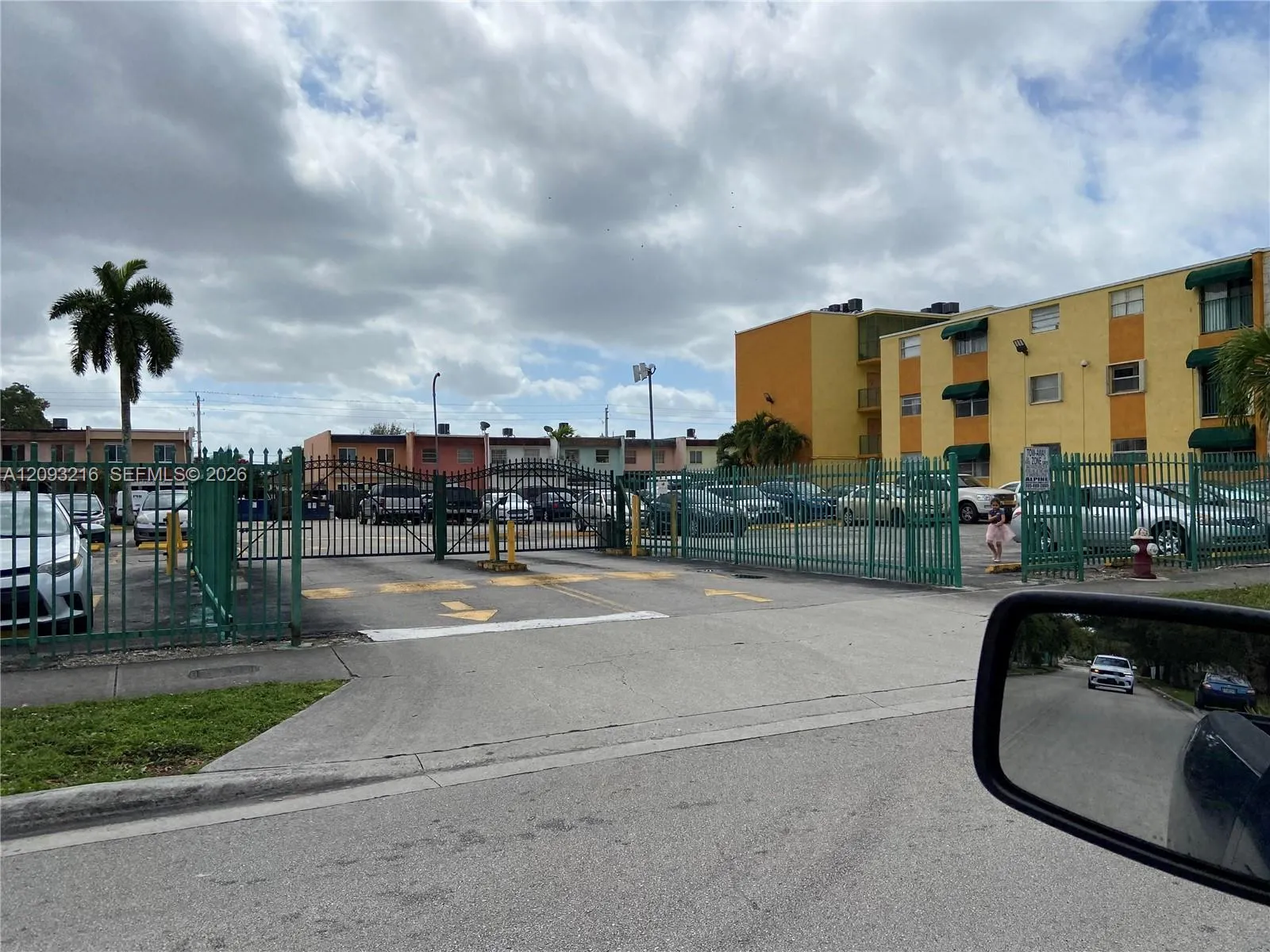Foto de propiedad en 666 W 81st Street 127, Hialeah, FL 33014 Hialeah con MLS# 
