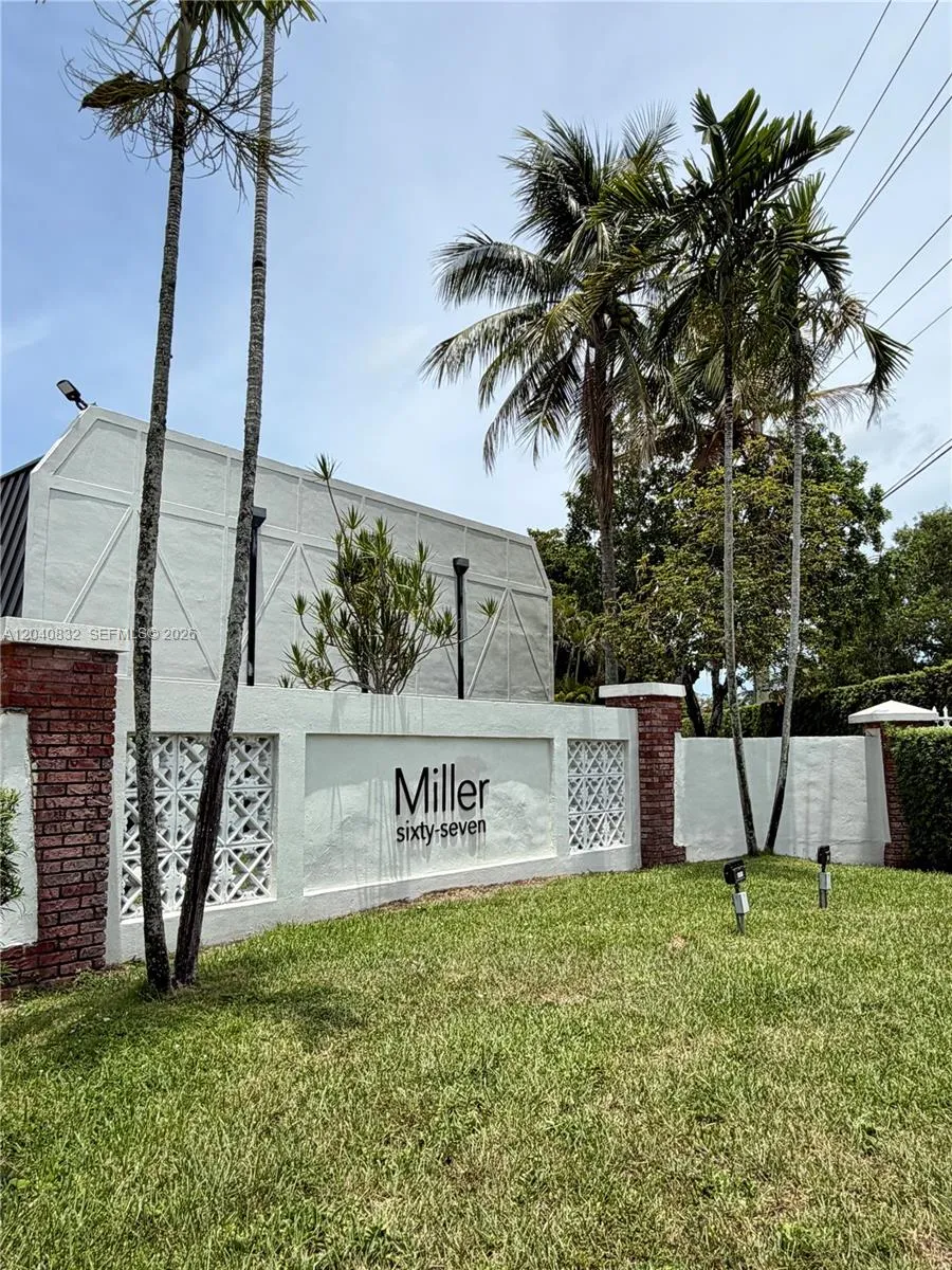 Foto de propiedad en 6667 Miller Drive 15, South Miami, FL 33155 South Miami con MLS# 