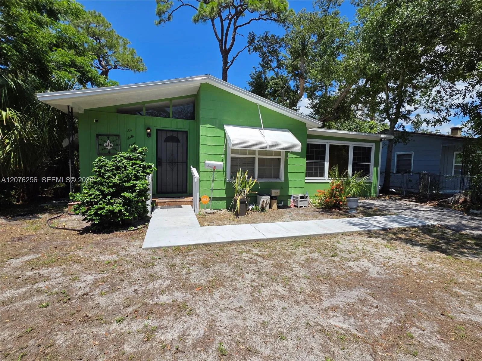 Foto de propiedad en 667 W Harbor Drive, St. Petersburg, FL 33705 St. Petersburg con MLS# 