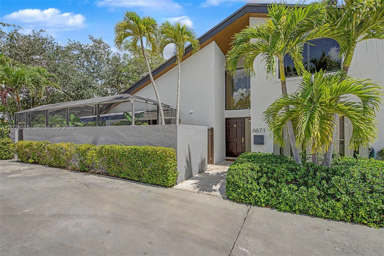 Foto de propiedad en 6671 SW 70th Terrace 20, South Miami, FL 33143 South Miami con MLS# 