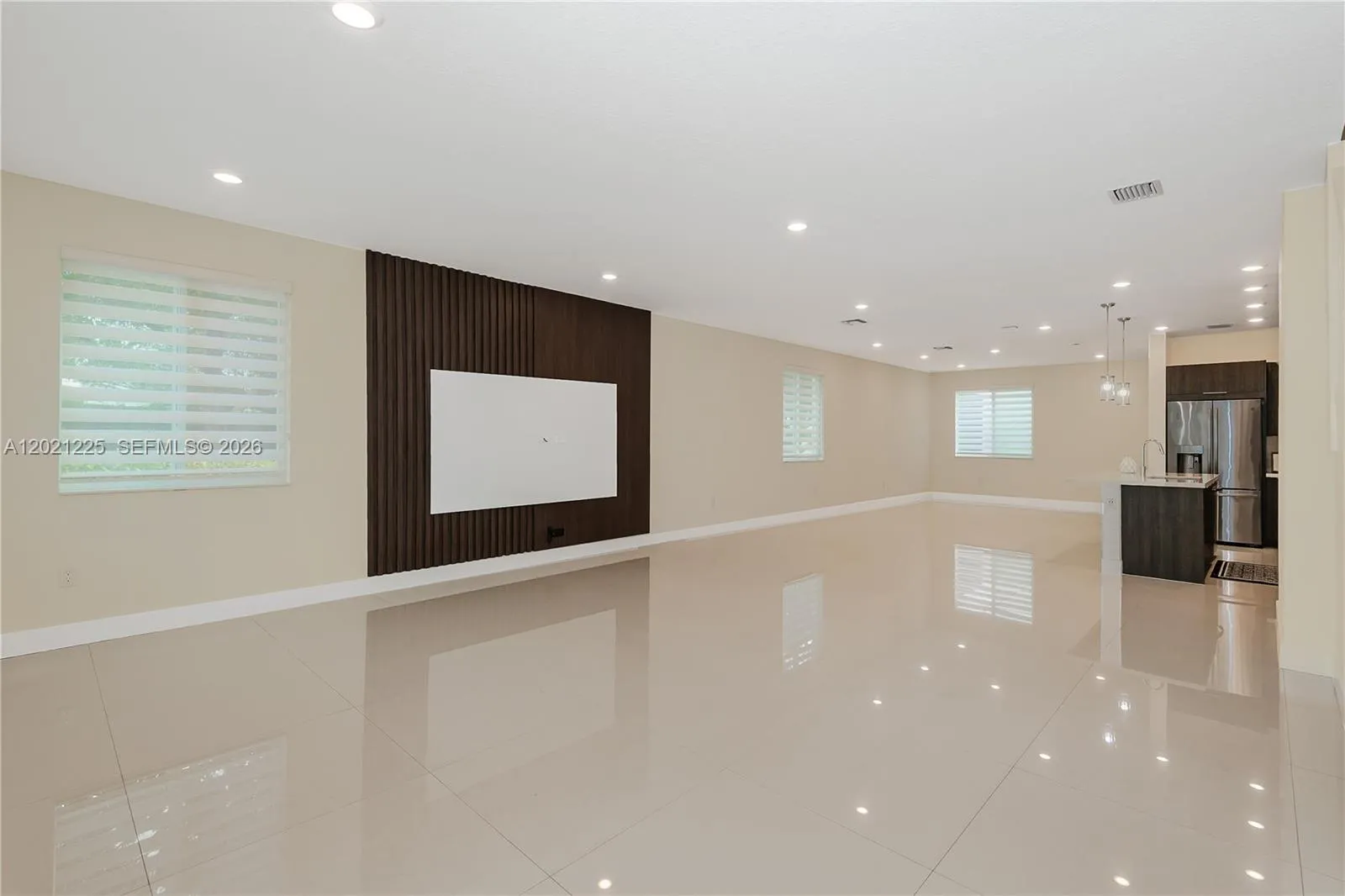 Foto de propiedad en 6681 NW 104th Avenue, Doral, FL 33178 Doral con MLS# 