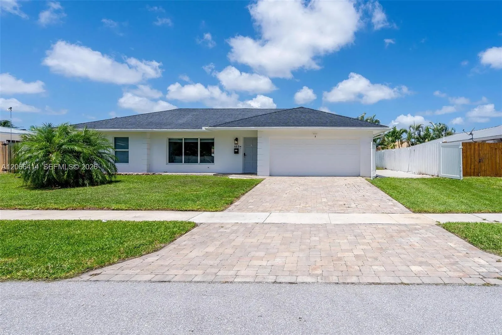 Foto de propiedad en 669 NW 15th Avenue 0, Boca Raton, FL 33486 Boca Raton con MLS# 