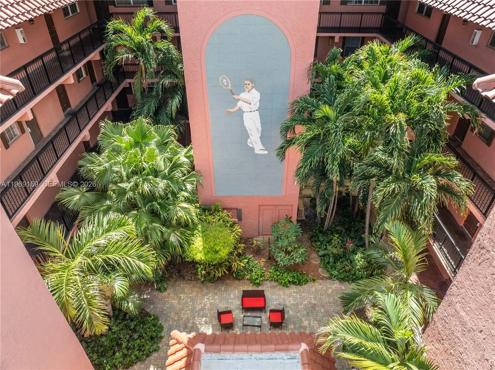 Vendido 670 Tennis Club Drive 307, Fort Lauderdale, FL 33311, Fort Lauderdale, FL 33311