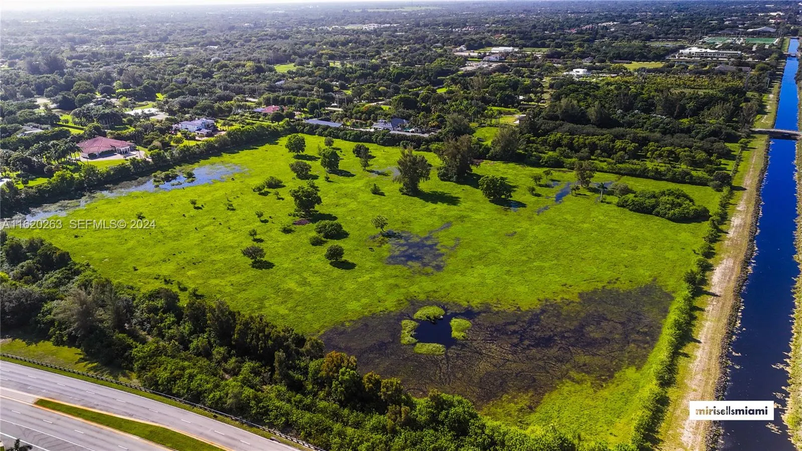 Foto de propiedad en 6701 SW 124th Avenue, Southwest Ranches, FL 33330 Southwest Ranches con MLS# 