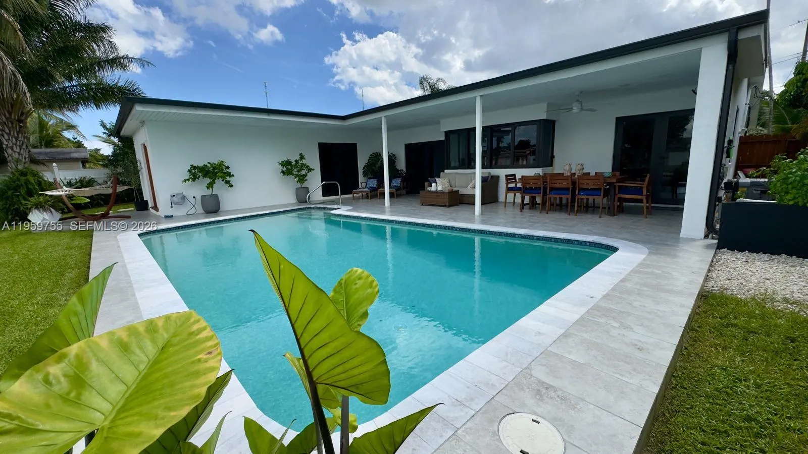 Foto de propiedad en 6705 Ficus Drive, Miramar, FL 33023 Miramar con MLS# 