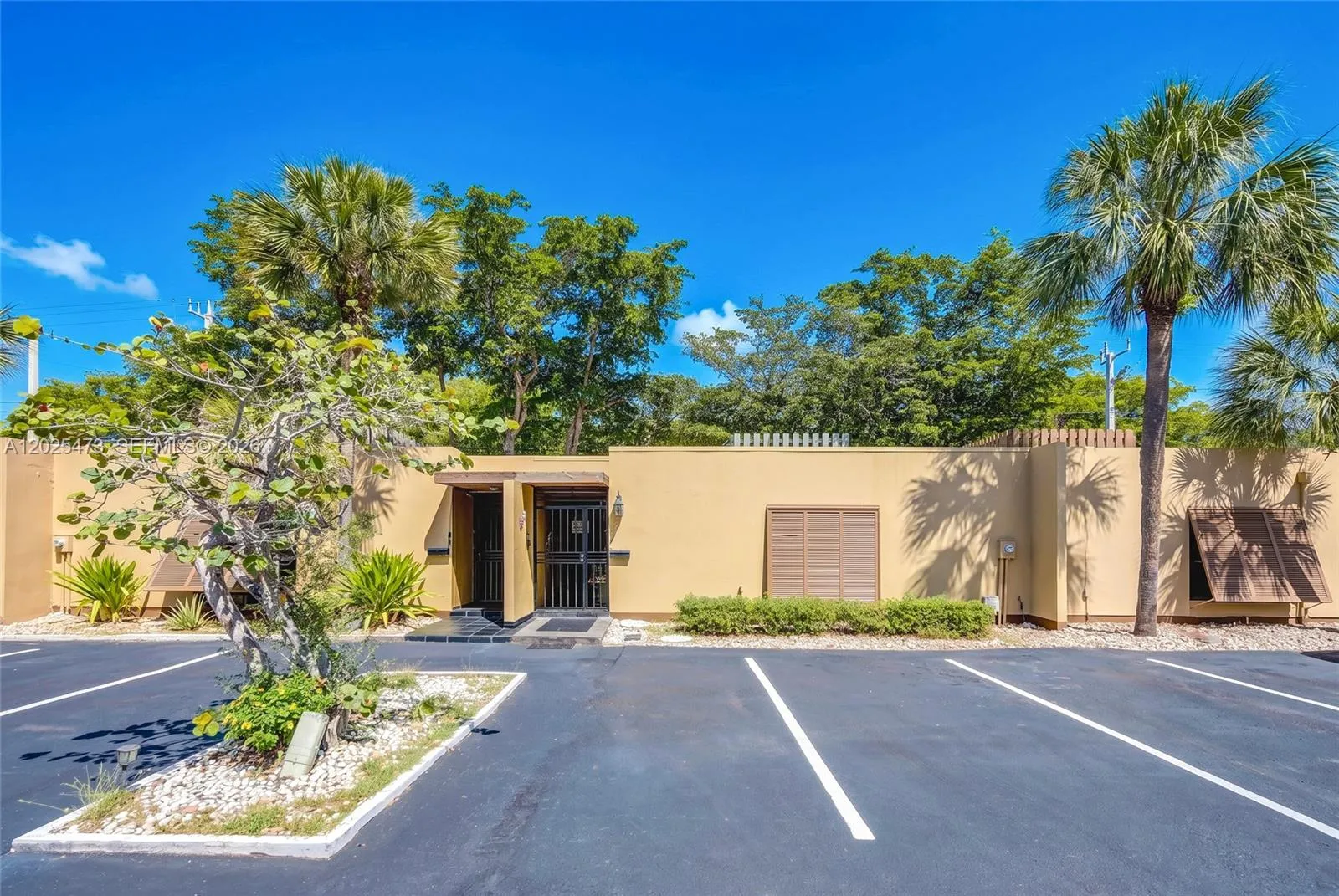 Foto de propiedad en 6705 Kingsmoor Way, Miami Lakes, FL 33014 Miami Lakes con MLS# 