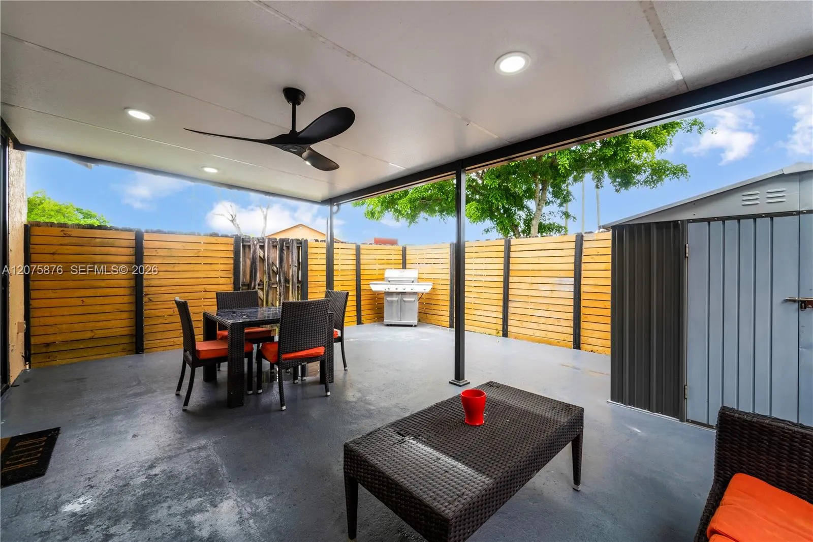Foto de propiedad en 6711 NW 193rd Terrace 6711, Hialeah, FL 33015 Hialeah con MLS# 