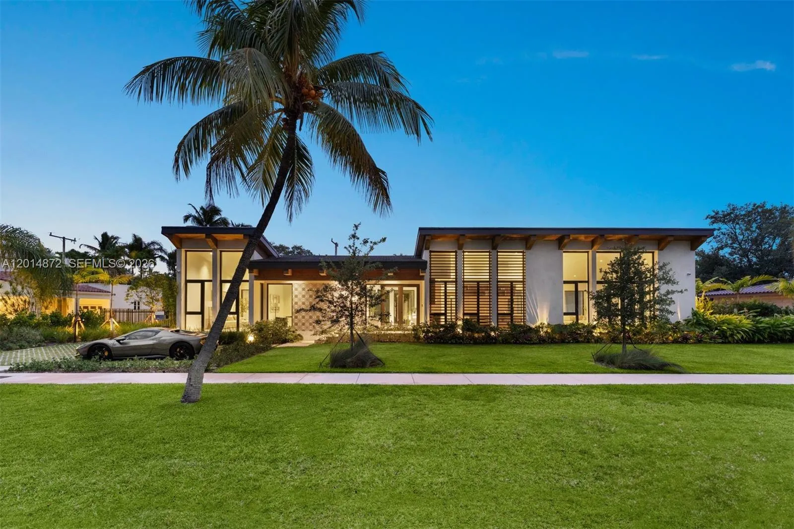 Foto de propiedad en 6716 San Vicente Street, Coral Gables, FL 33146 Coral Gables con MLS# 