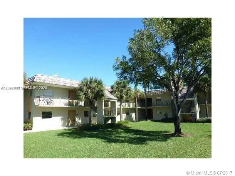 Foto de propiedad en 6720 Nova Drive 101-8, Davie, FL 33317 Davie con MLS# 