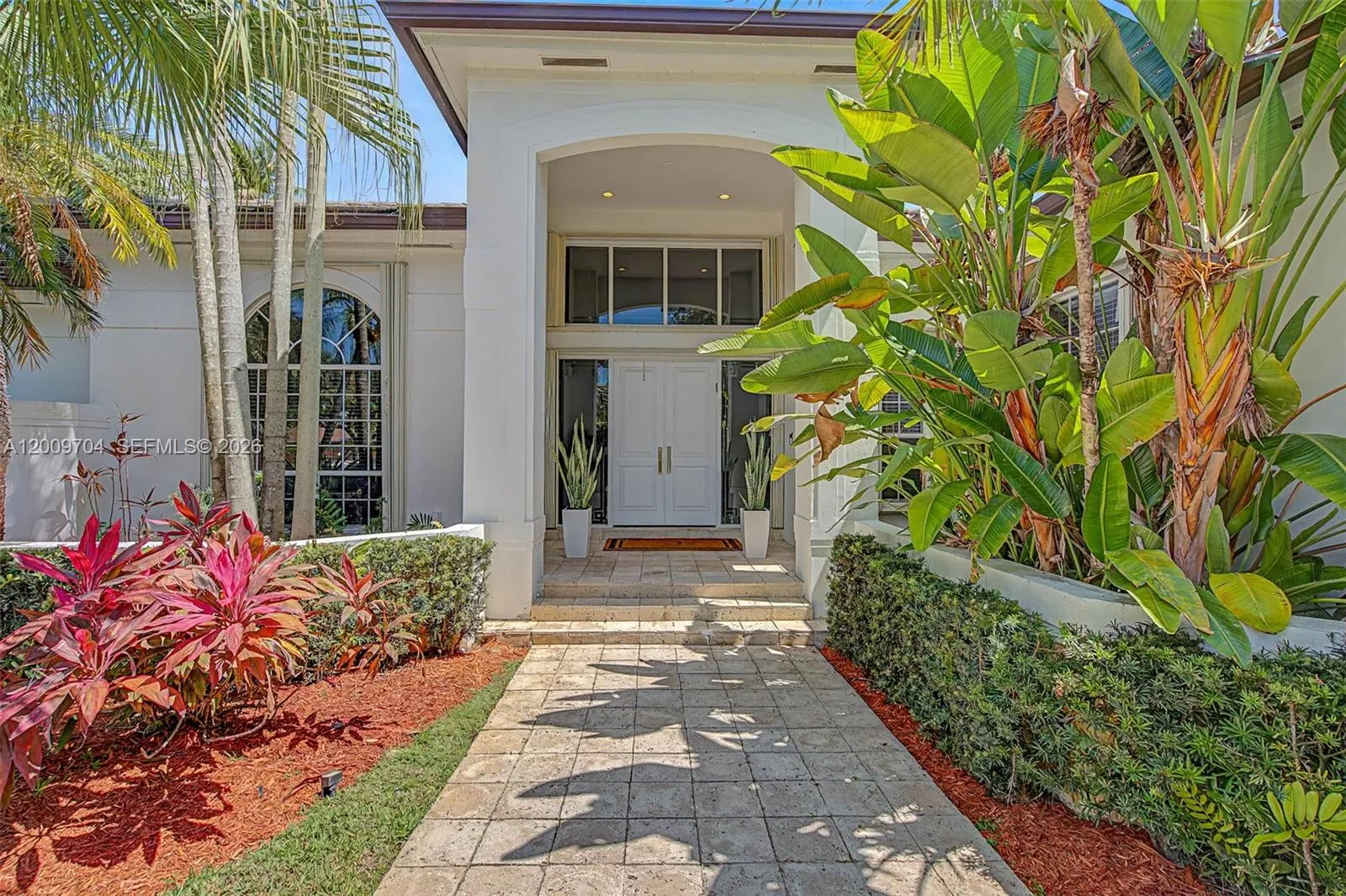 Foto de propiedad en 6721 SW 140th Street, Palmetto Bay, FL 33158 Palmetto Bay con MLS# 
