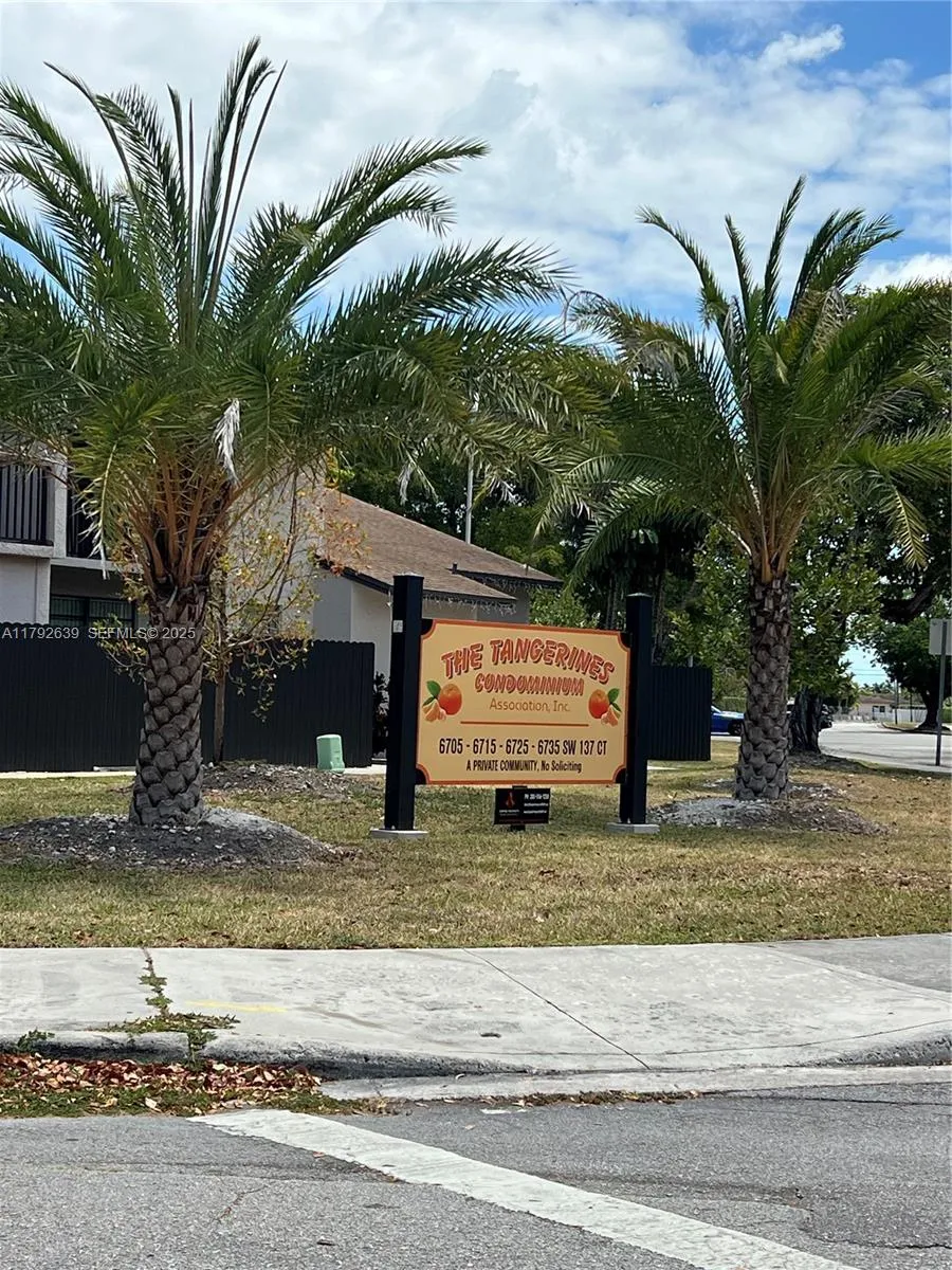 Foto de propiedad en 6725 SW 137th Court 14D, Miami, FL 33183 Miami con MLS# 