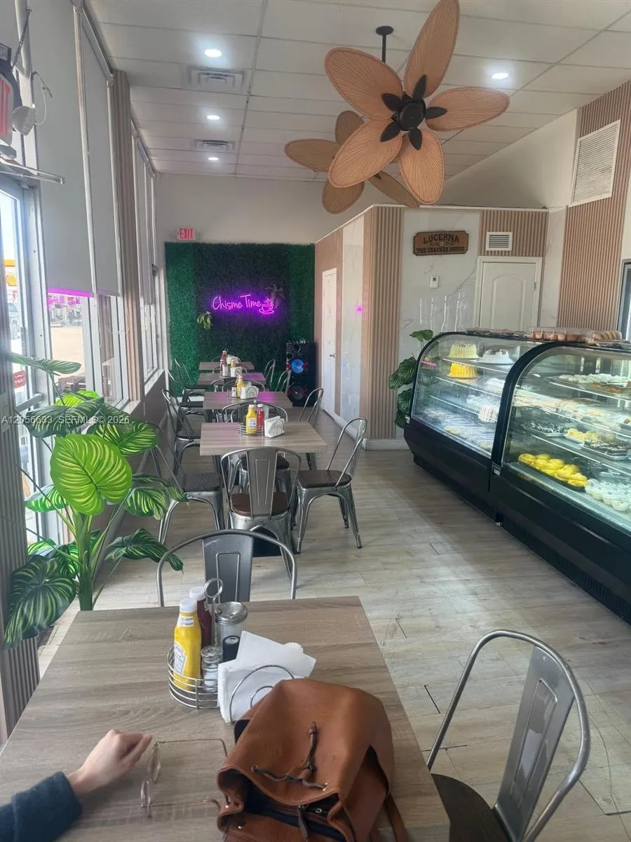 En Venta 6727 W 4 Avenue, Hialeah, FL 33012, Hialeah, FL 33012