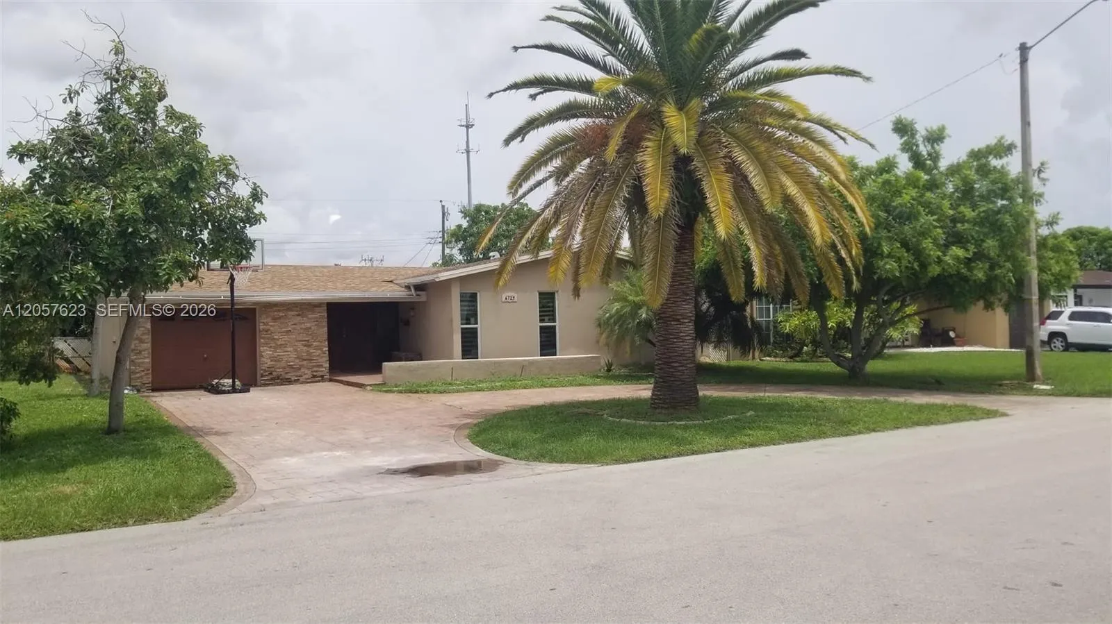 Foto de propiedad en 6729 Arbor Drive, Miramar, FL 33023 Miramar con MLS# 