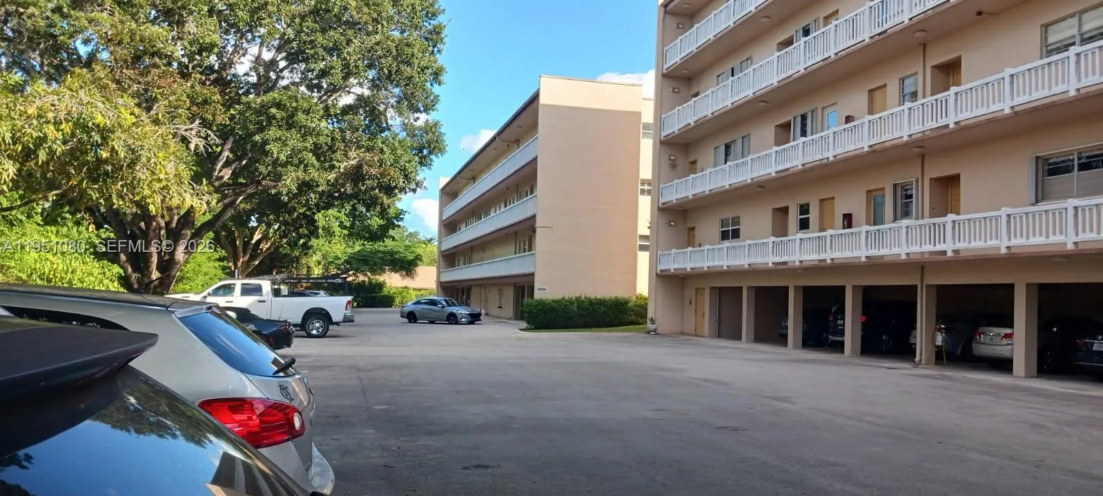 Foto de propiedad en 6731 Cypress Road 310, Plantation, FL 33317 Plantation con MLS# 