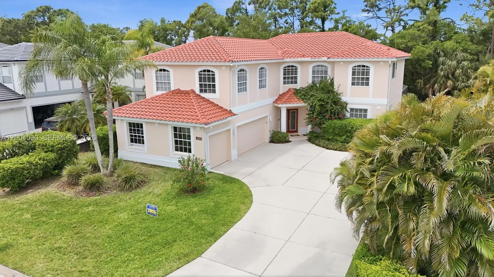 Foto de propiedad en 674 Clear Creek Drive, Sarasota, FL 34229 Sarasota con MLS# 
