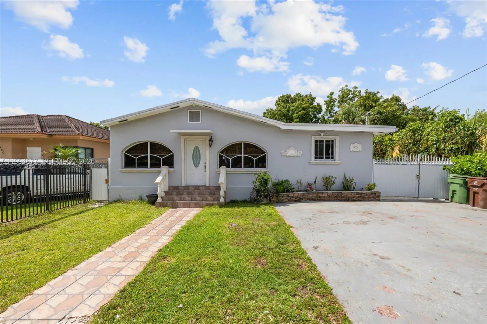 Foto de propiedad en 674 W 23rd Street, Hialeah, FL 33010 Hialeah con MLS# 