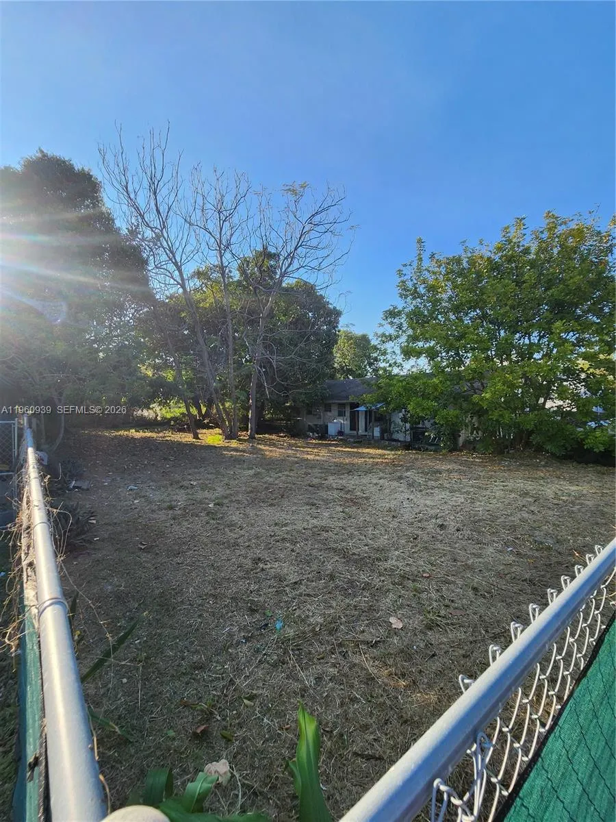 Foto de propiedad en 6742 NW 4th Avenue, Miami, FL 33150 Miami con MLS# 