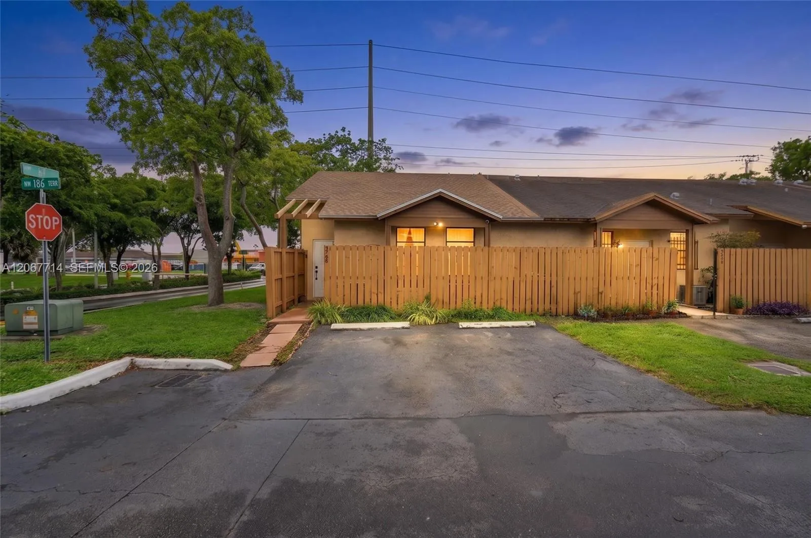 Foto de propiedad en 6760 NW 186th Terrace, Hialeah, FL 33015 Hialeah con MLS# 
