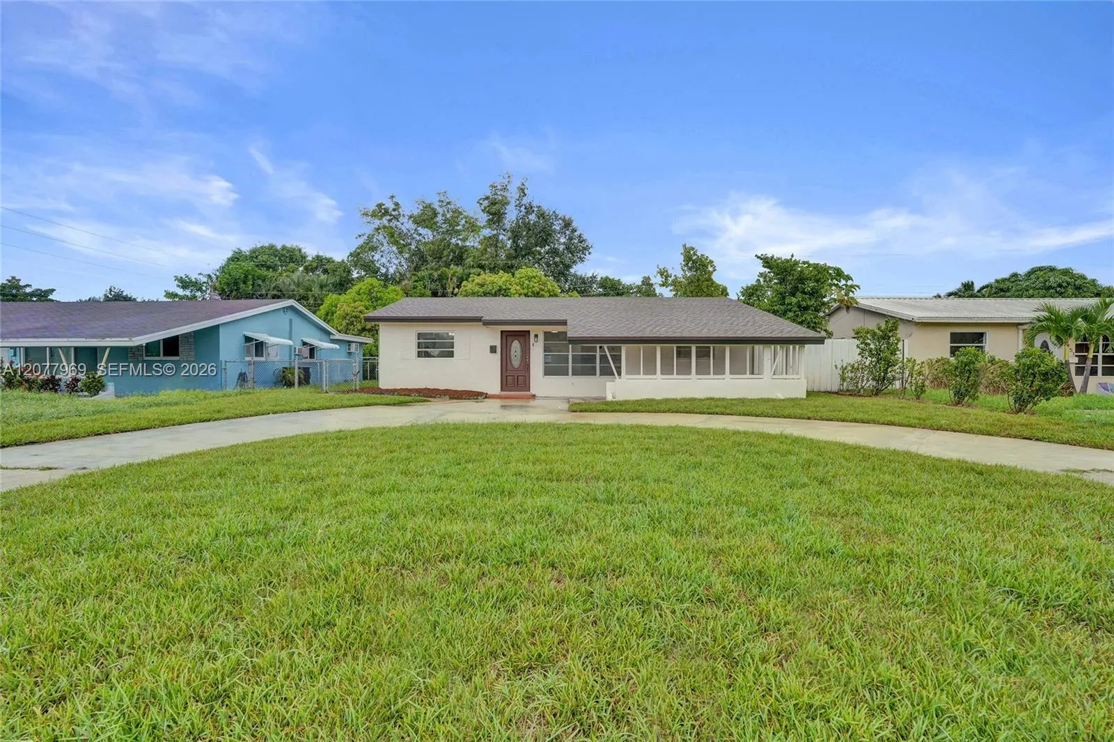 Foto de propiedad en 6761 Pershing Street, Hollywood, FL 33024 Hollywood con MLS# 
