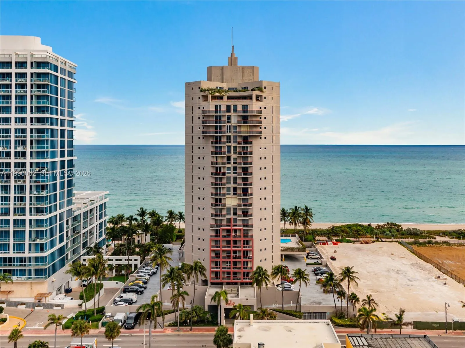 Foto de propiedad en 6767 Collins Avenue 1704, Miami Beach, FL 33141 Miami Beach con MLS# 