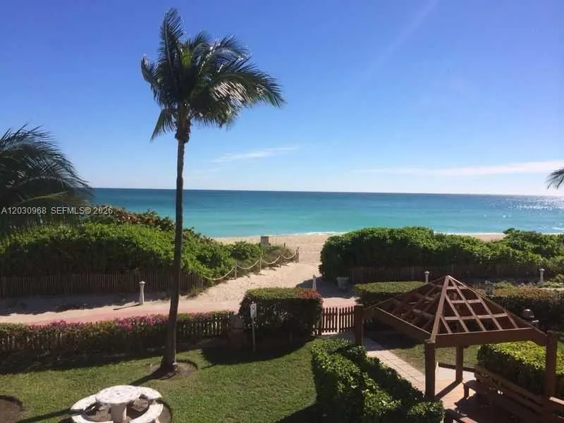 Foto de propiedad en 6767 Collins Avenue 206, Miami Beach, FL 33141 Miami Beach con MLS# 