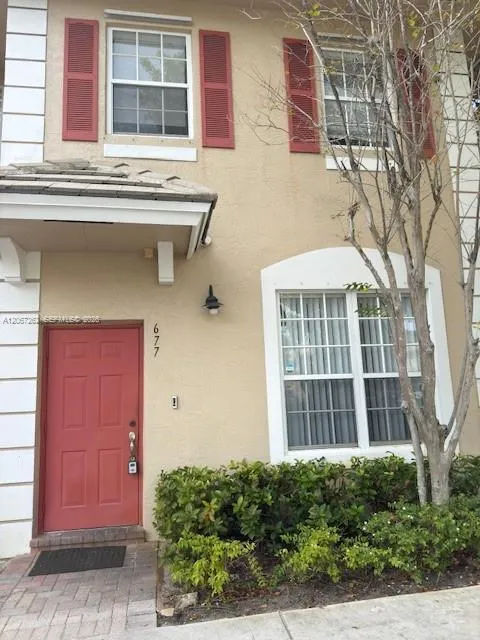 Foto de propiedad en 677 NW 42nd Avenue 677, Plantation, FL 33317 Plantation con MLS# 
