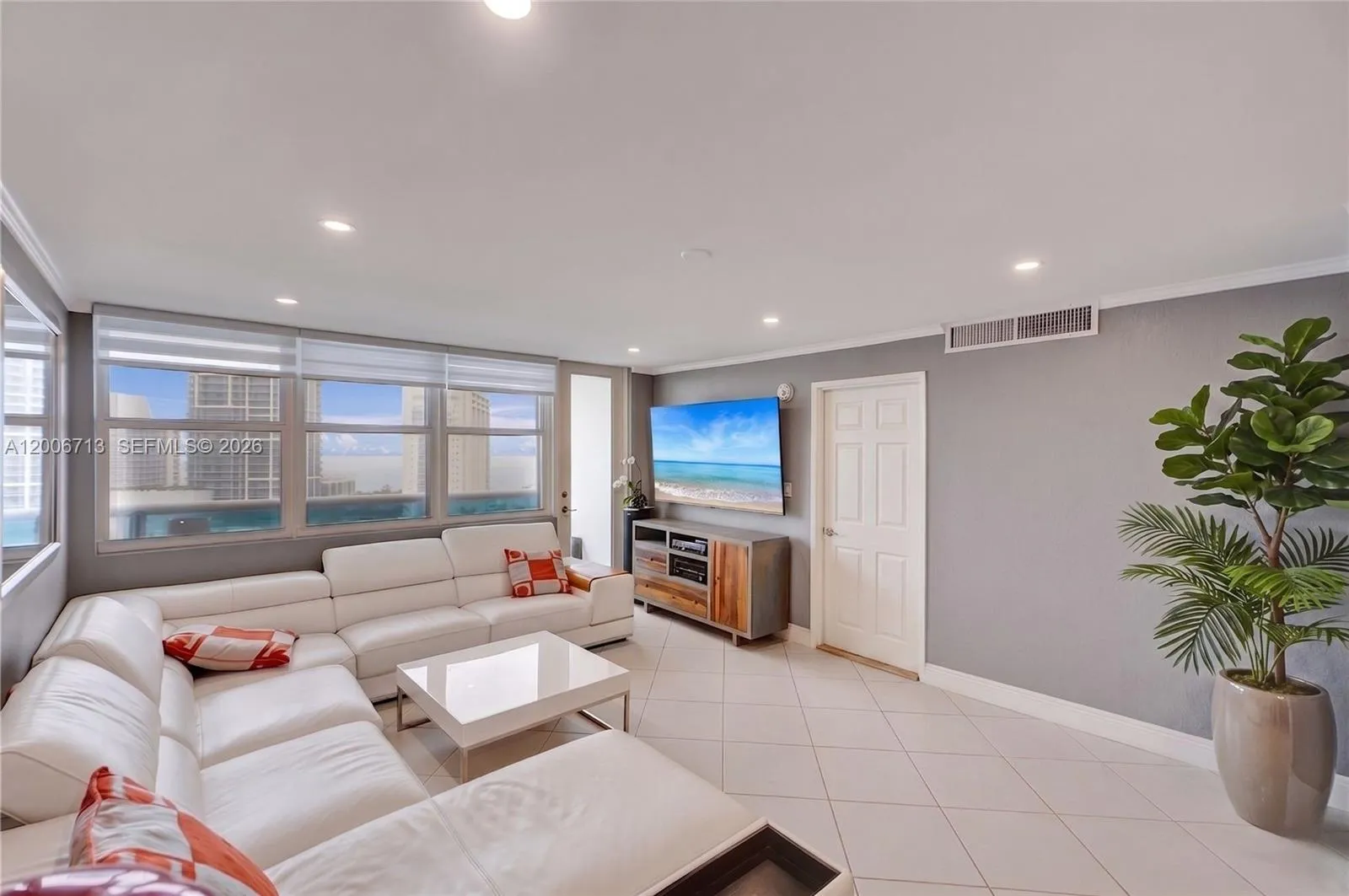 Foto de propiedad en 6770 Indian Creek Drive 14C, Miami Beach, FL 33141 Miami Beach con MLS# 
