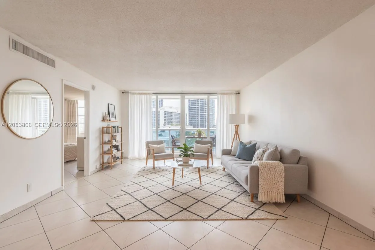 Foto de propiedad en 6770 Indian Creek Drive 7B, Miami Beach, FL 33141 Miami Beach con MLS# 
