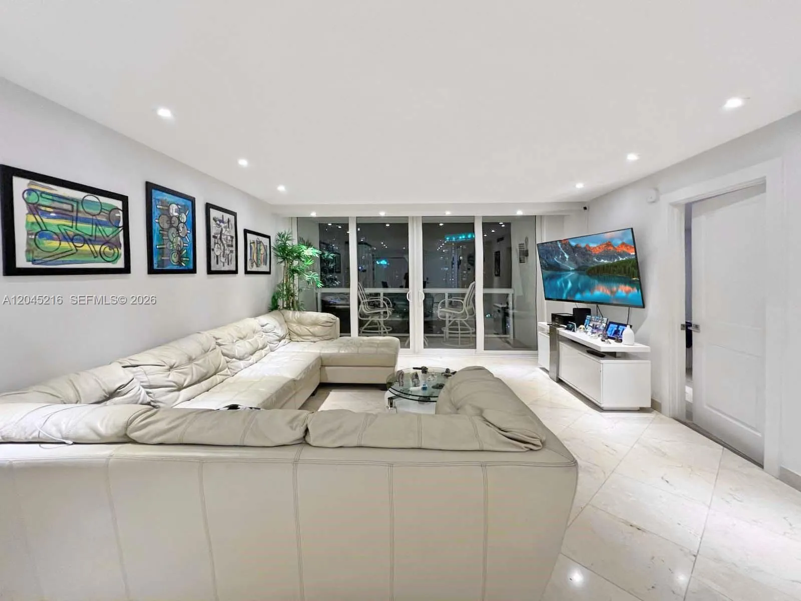 Foto de propiedad en 6770 Indian Creek Drive PH-A, Miami Beach, FL 33141 Miami Beach con MLS# 