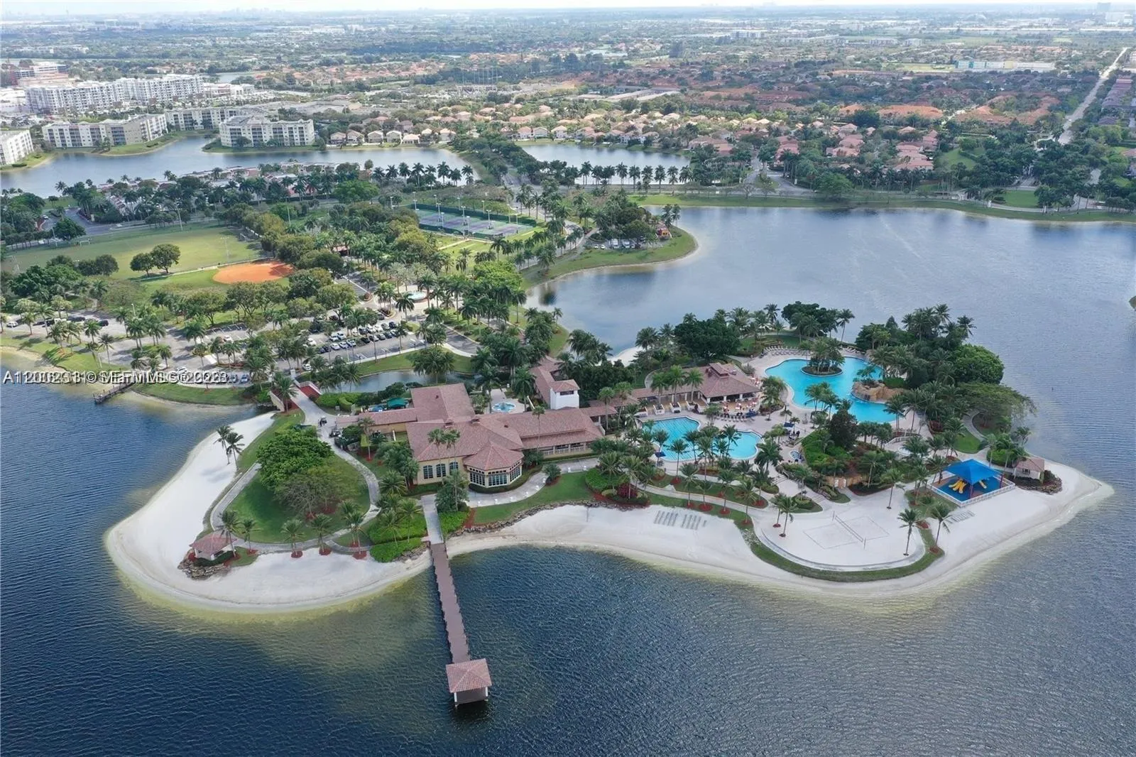 Foto de propiedad en 6772 NW 111th Avenue, Doral, FL 33178 Doral con MLS# 