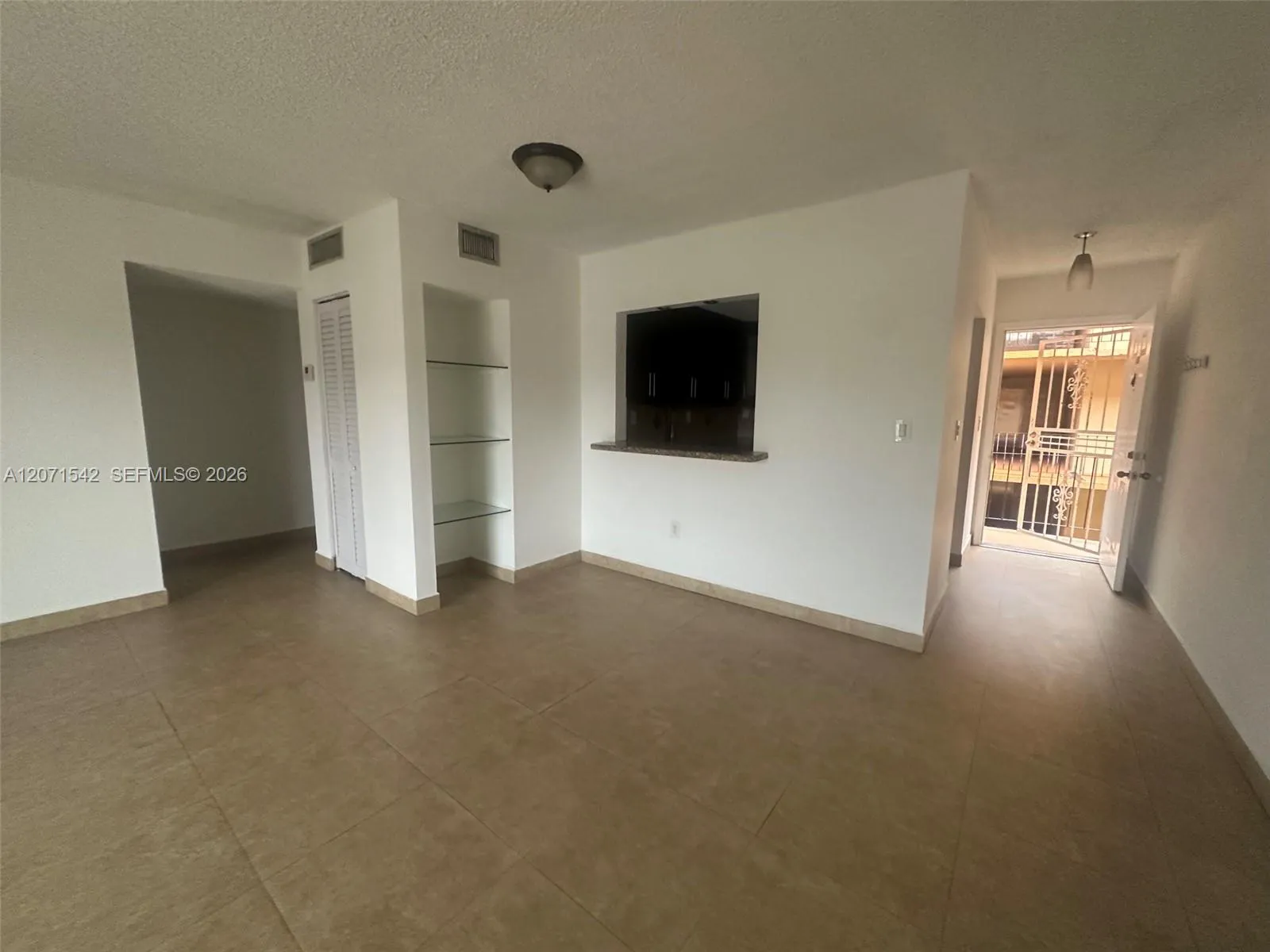Foto de propiedad en 6780 W 2nd Court 312, Hialeah, FL 33012 Hialeah con MLS# 
