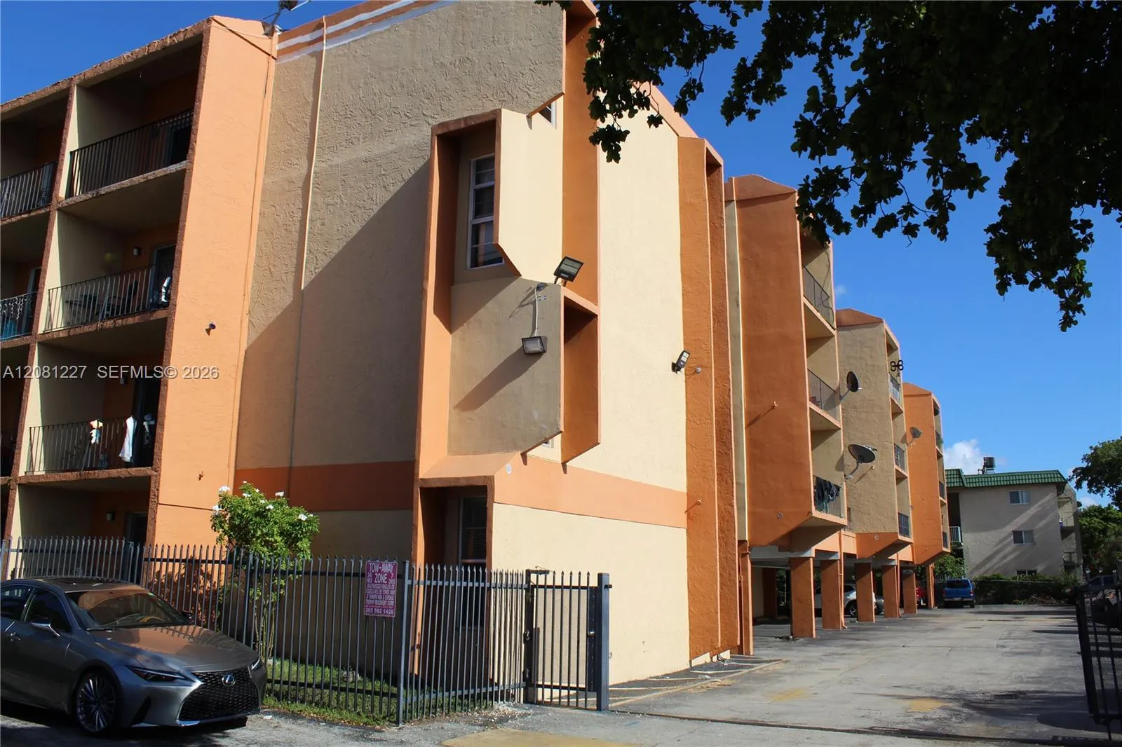 En Venta 6780 W 2nd Court 401, Hialeah, FL 33012, Hialeah, FL 33012