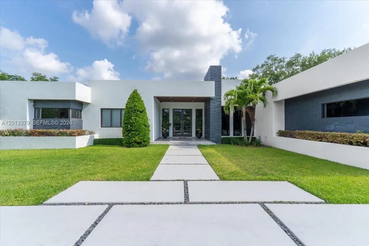Foto de propiedad en 6785 SW 99th Terrace, Pinecrest, FL 33156 Pinecrest con MLS# 