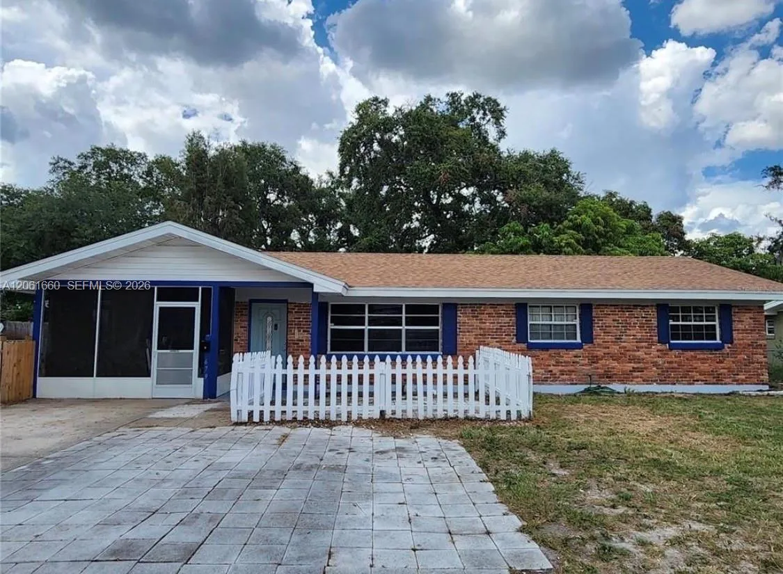 Foto de propiedad en 679 Avenue G SE, Winter Haven, FL 33880 Winter Haven con MLS# 